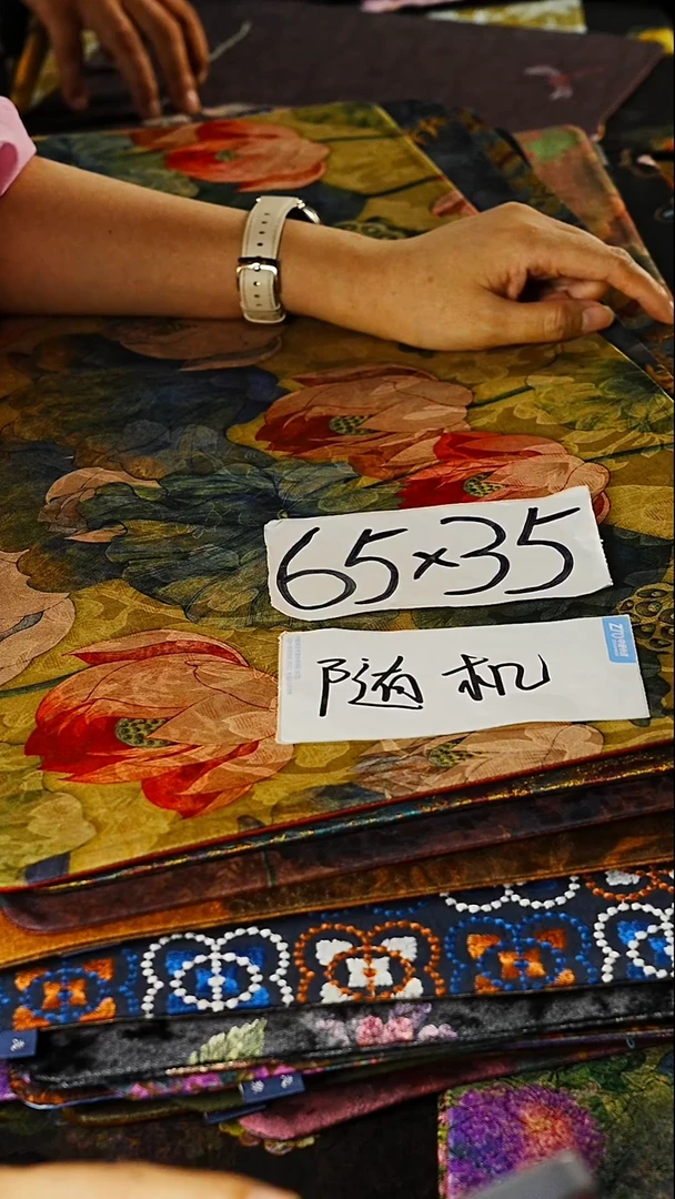 纱一席赴清欢，半盏揽茶香