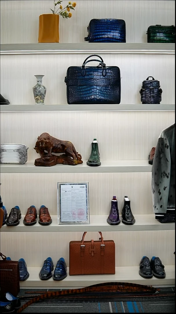 鳄鱼皮（革）大****慧我那你你尼基妮妮 莫