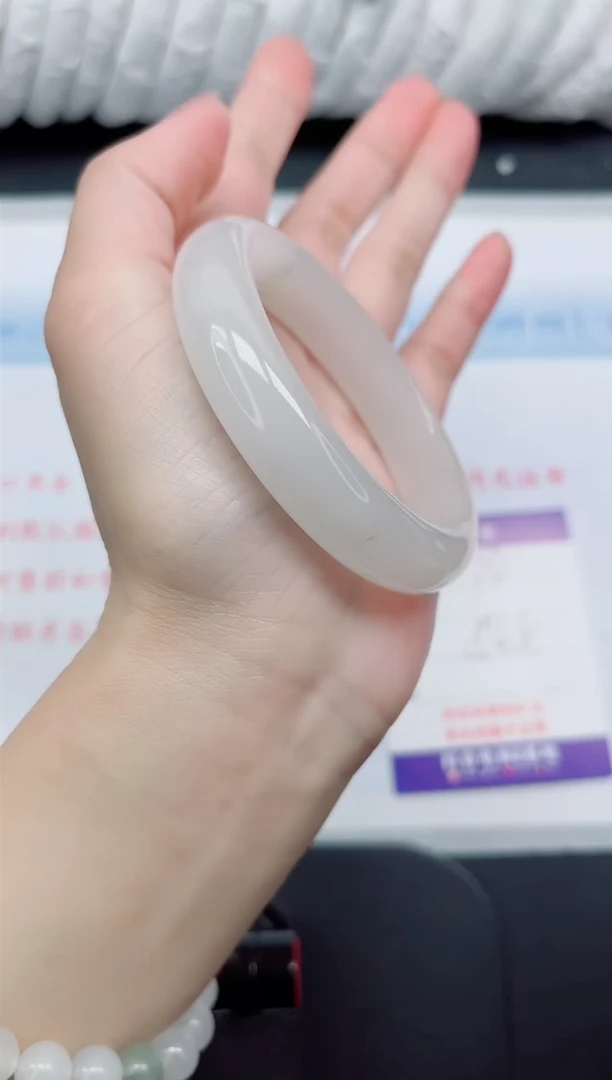 【闪购商品】石英质玉手镯未镶嵌70#54.5