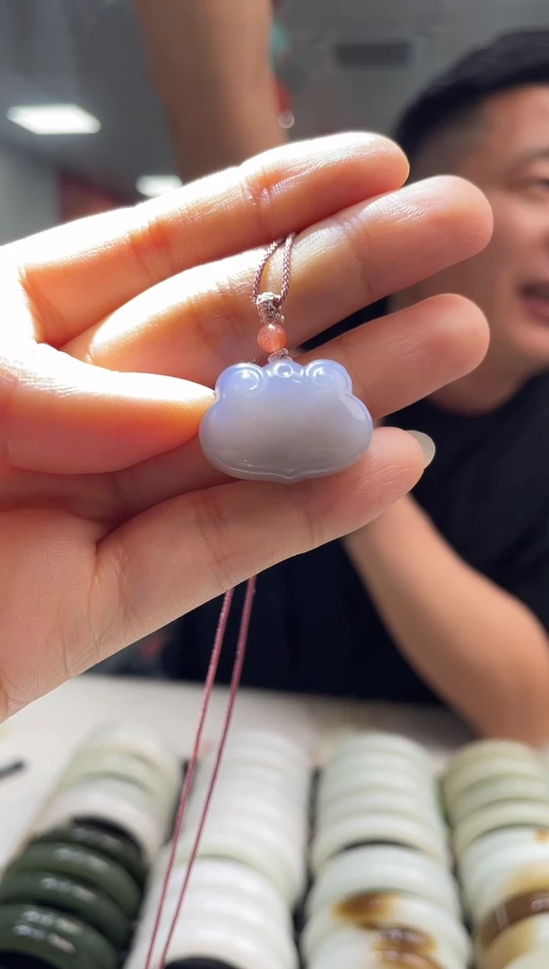 和田玉未镶嵌颈饰紫罗兰如意锁吊坠随机发一件