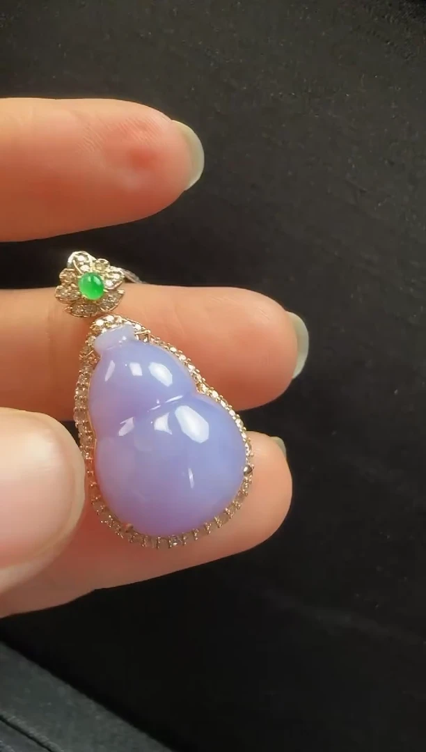 【闪购商品】翡翠颈饰18K金镶嵌530葫芦一个