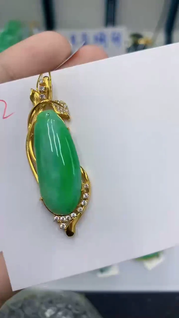 颈饰未镶嵌翡翠 翡翠