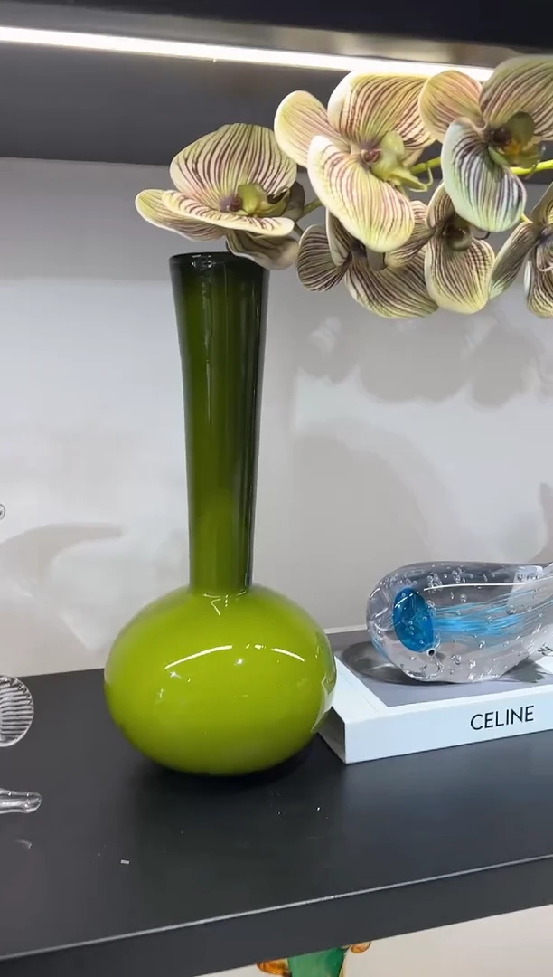 【闪购商品】玻璃绿色长颈花瓶（不含花）