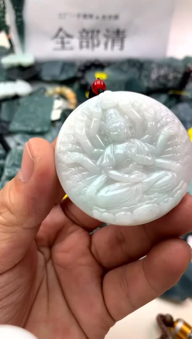 翡翠未镶嵌颈饰千手观音