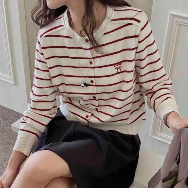 「小蝴蝶结开衫」新款百搭刺绣针织圆领时尚开衫外套LK2507055