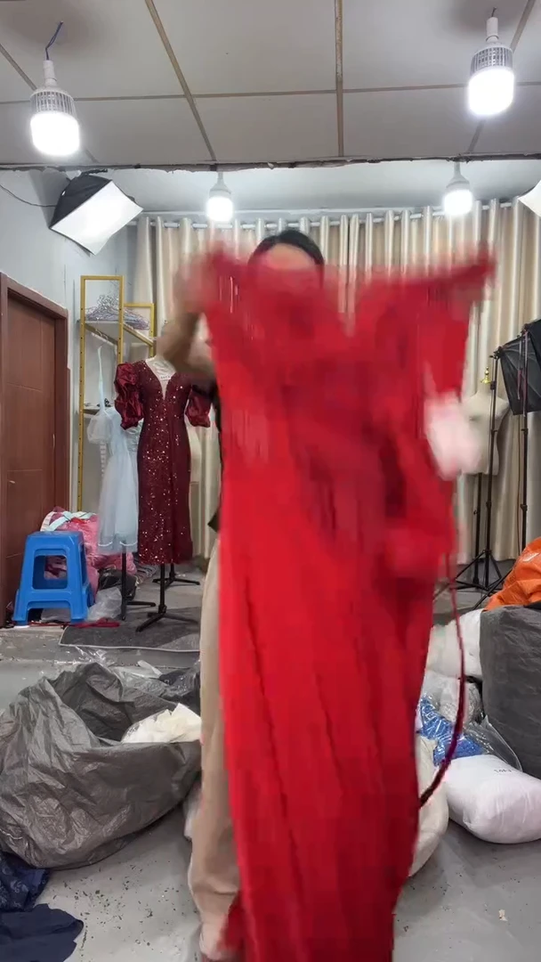 二蛋礼服=现在都是瑕疵款