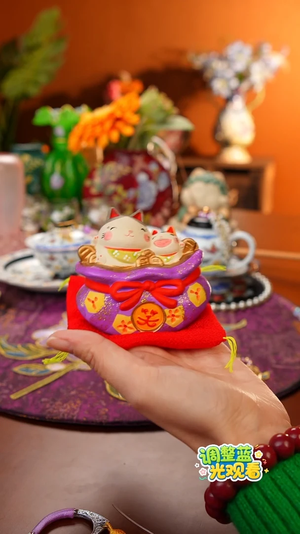 Miss甜甄选家居好物推荐--全手绘钱袋招财猫摆件