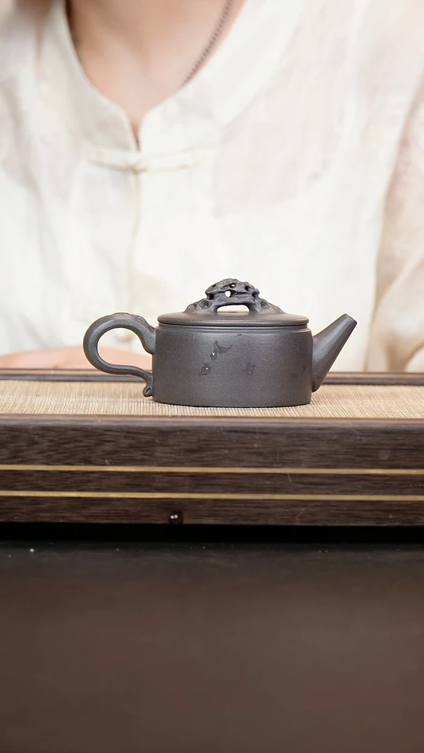 茶壶紫砂底槽清  天际   张玲玲