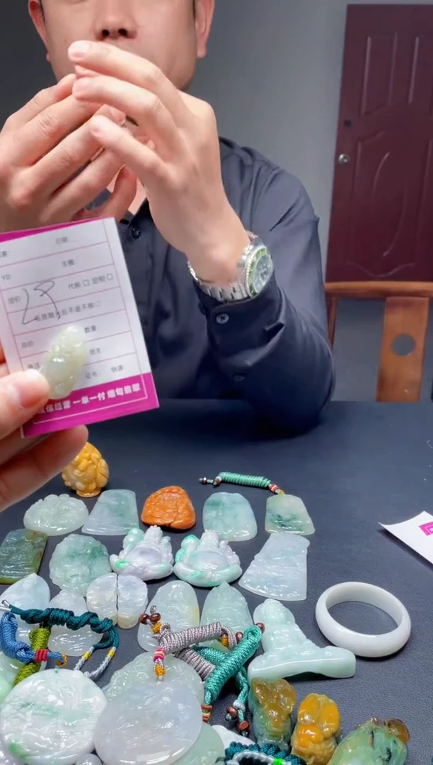 【闪购商品】翡翠颈饰未镶嵌天然翡翠a货