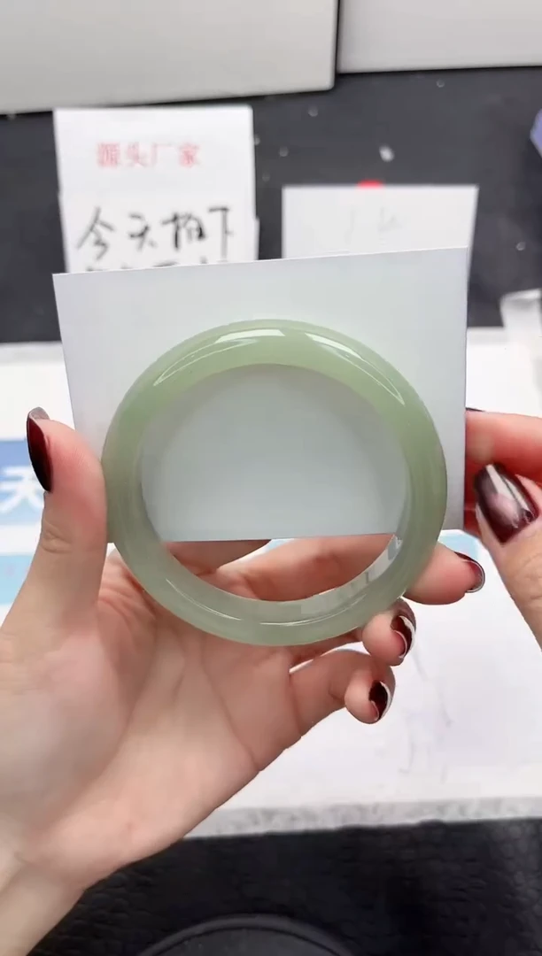 【闪购商品】石英质玉手镯未镶嵌75-62.5