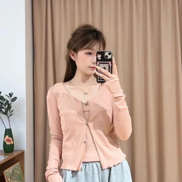 85711余小鱼【氧气韩妹】两色木耳边V领两粒扣吊带长袖两件套女装