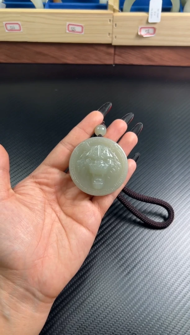 吊坠(赠链)未镶嵌和田玉且末近矿微色差km