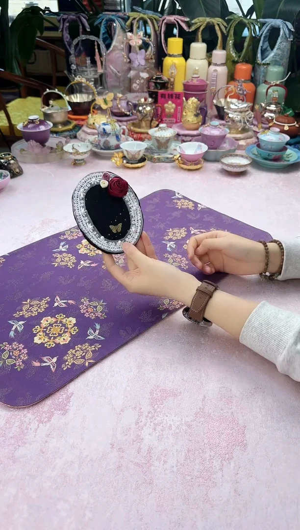 27 黑地蝴蝶玫瑰杯垫