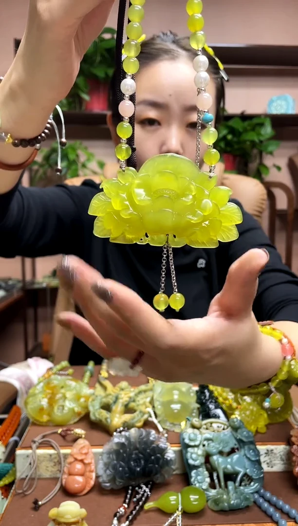 未镶嵌岫玉颈饰·