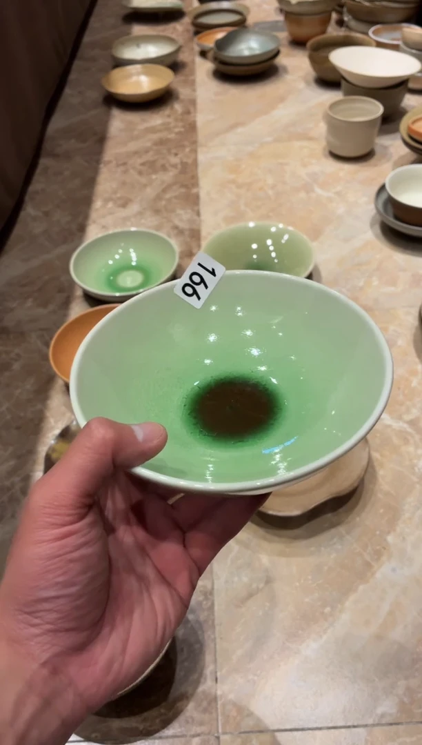 瓷雨**月166微瑕玻化绿斗笠1个