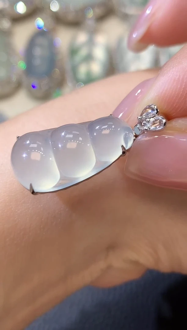 【闪购商品】翡翠吊坠(不含链)18K金镶嵌C6