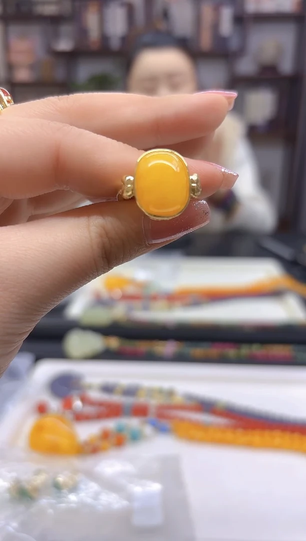 【闪购商品】蜜蜡戒指银S925镀金镶嵌J108