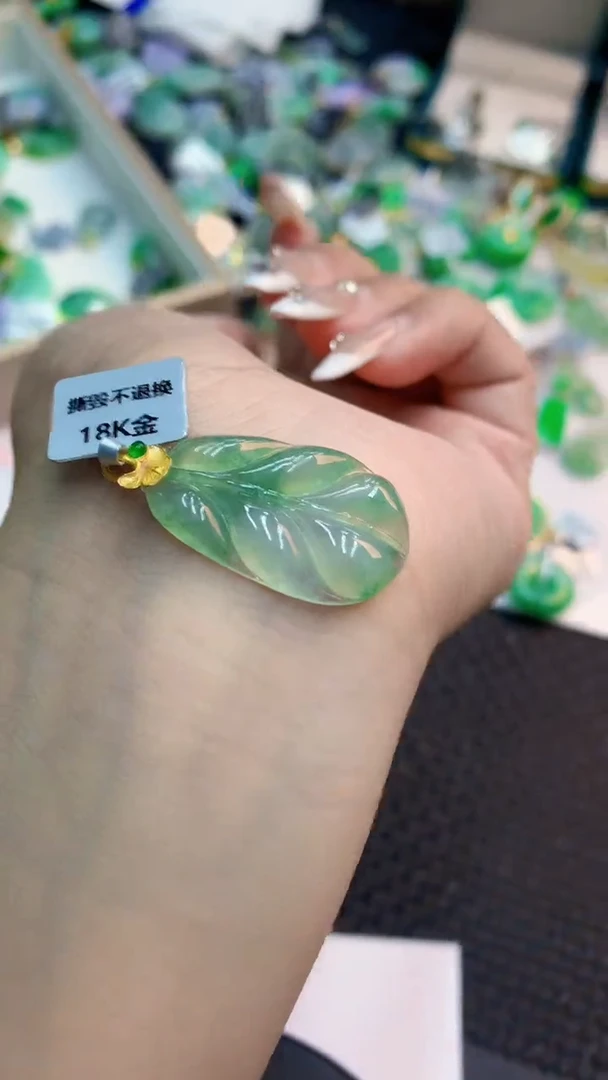翡翠18K金镶嵌吊坠(不含链)1