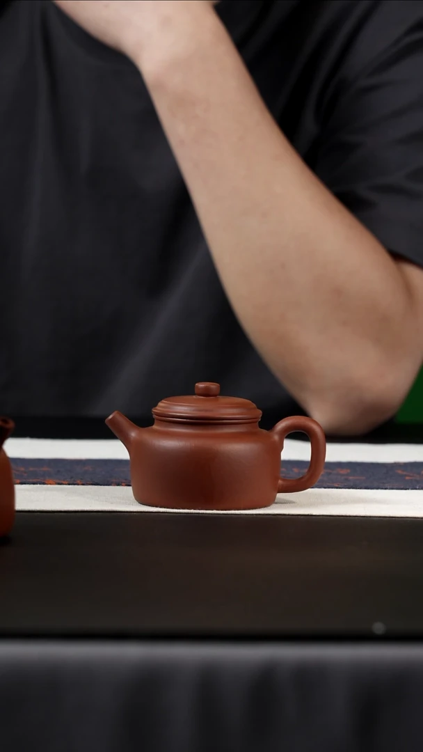 茶壶紫砂黑紫泥普温质感，130cc