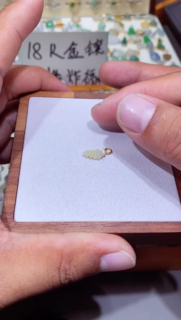 颈饰18K金镶嵌翡翠111111