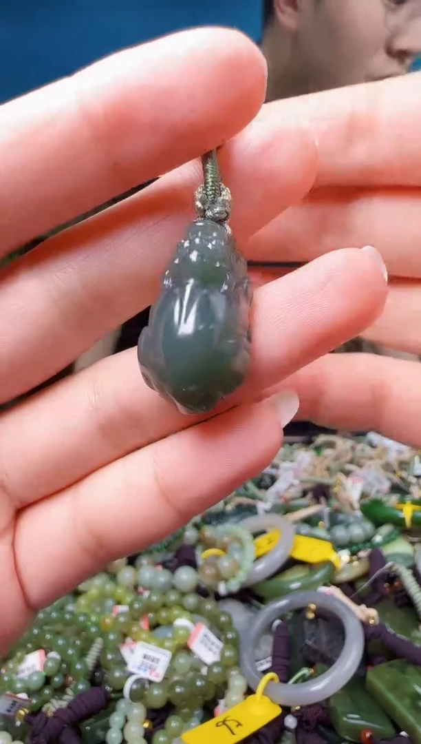 颈饰未镶嵌和田玉1