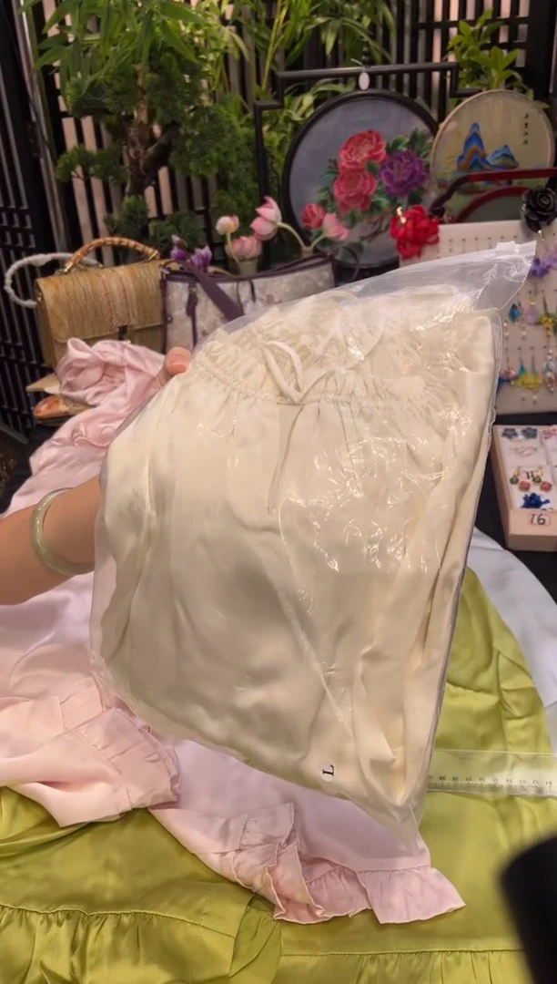 织绣C****.睡衣套装l码