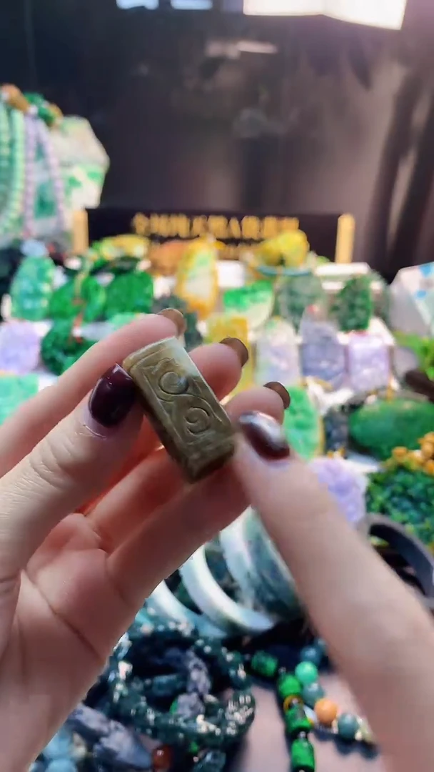 颈饰未镶嵌翡翠天然缅甸翡翠A货