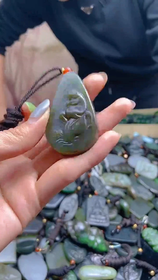颈饰未镶嵌和田玉1