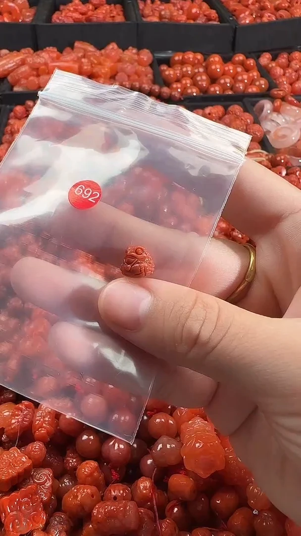 颈饰未镶嵌南红玛瑙1