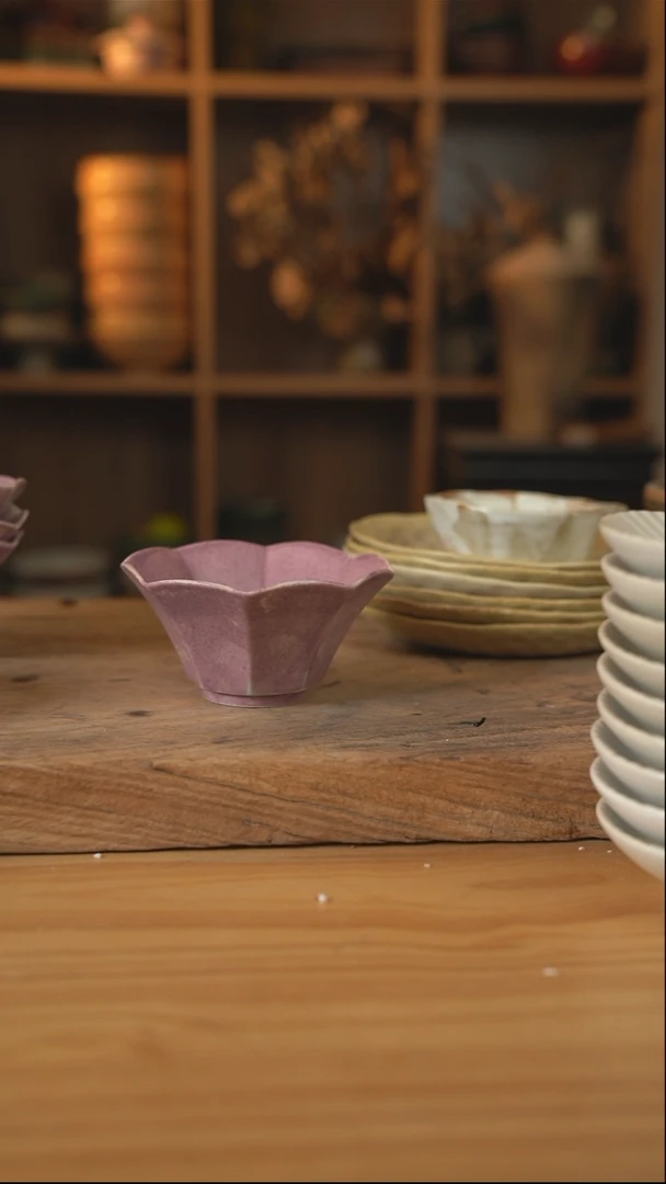 紫色系列的8边花口小碗