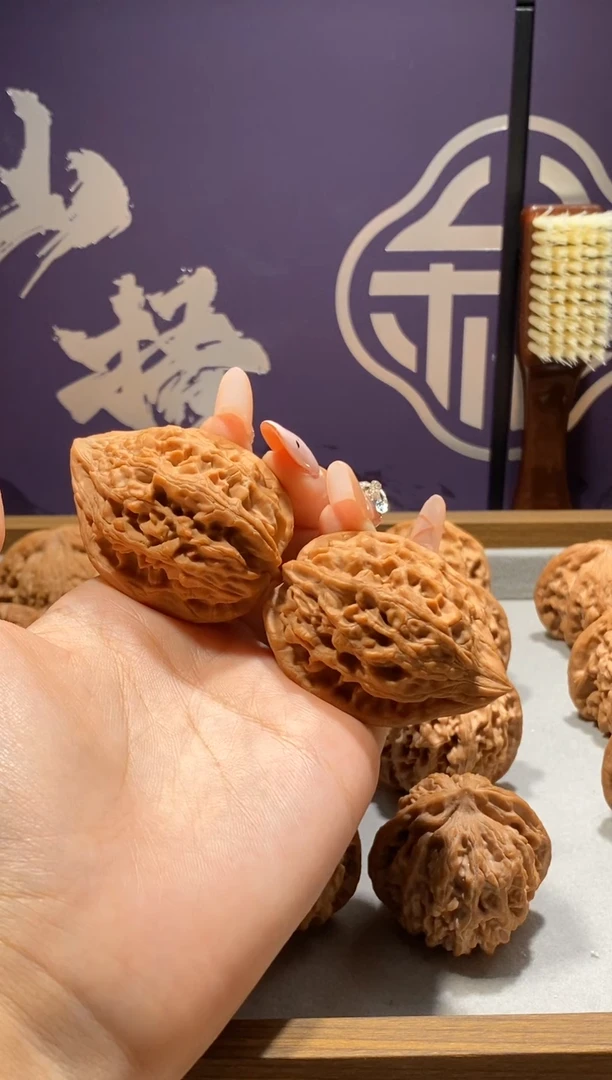 把件核桃大沽石 全品37 高50