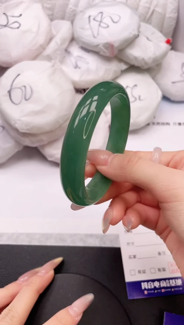 【闪购商品】石英质玉手镯未镶嵌30K249-59