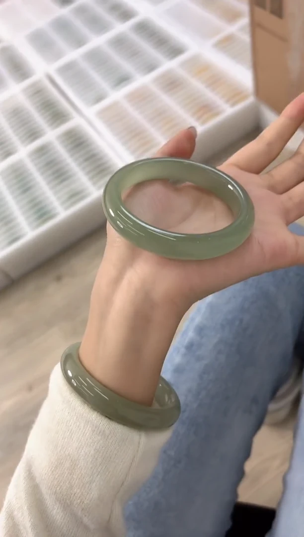 未镶嵌手镯石英质玉50-57D