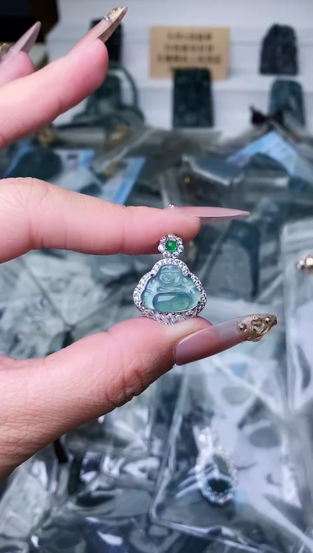 颈饰未镶嵌翡翠