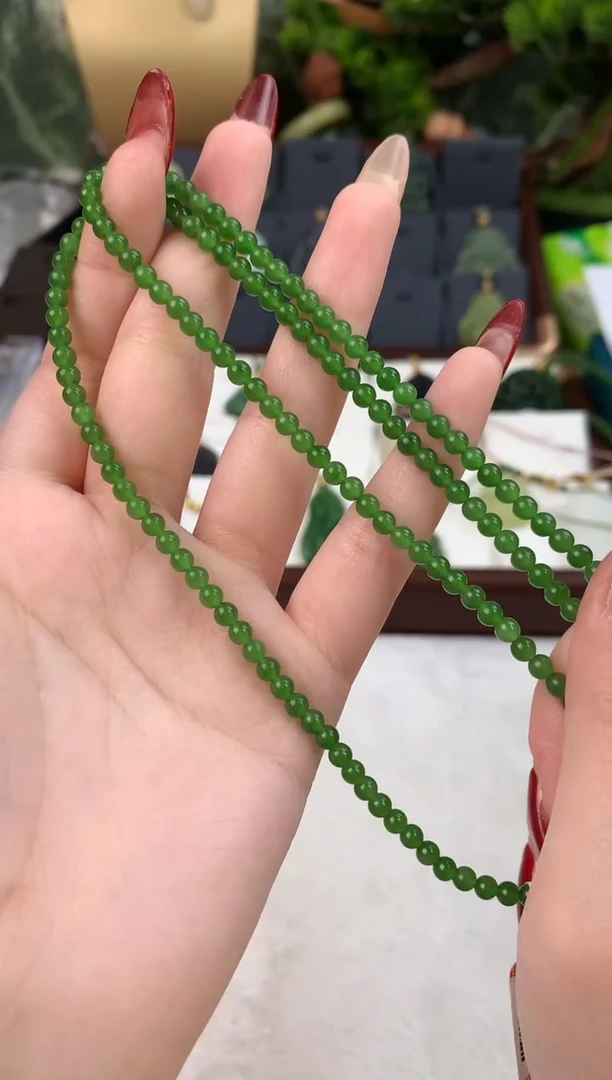 颈饰未镶嵌和田玉吊坠