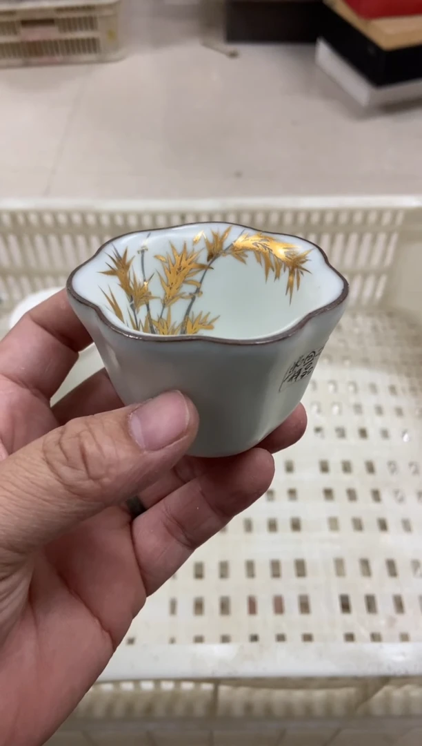 无运费险有瑕疵的摄影的产品有使用过的痕迹有点脏介意勿拍