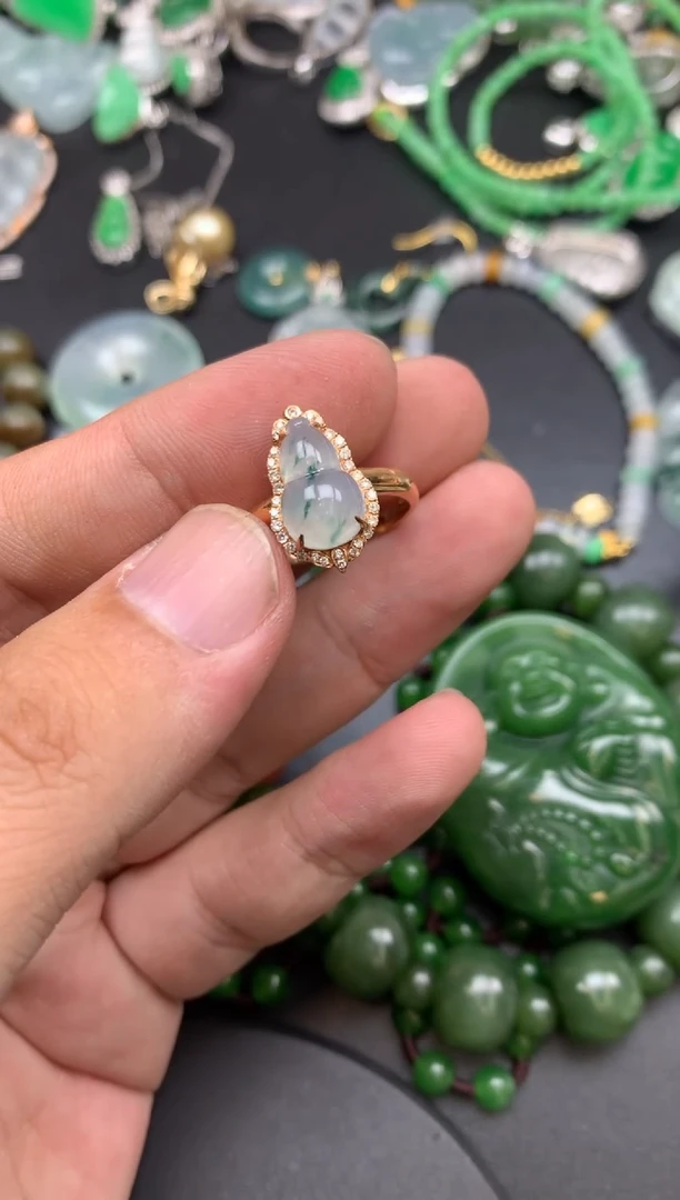 颈饰18K金镶嵌翡翠✨**颜玉莹商品不退不换