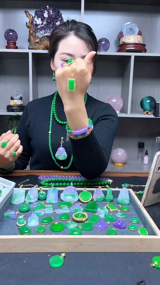 【闪购商品】翡翠吊坠(赠链)14K金镶嵌吊坠