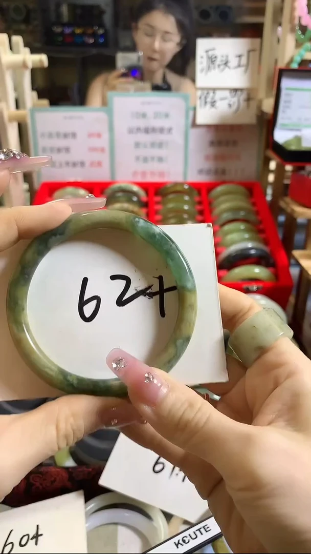 蛇纹石玉未镶嵌手镯168