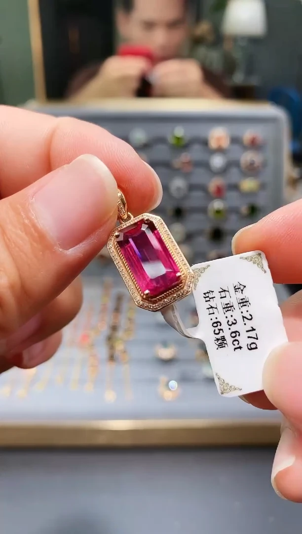 颈饰18K金镶嵌碧玺3.6..