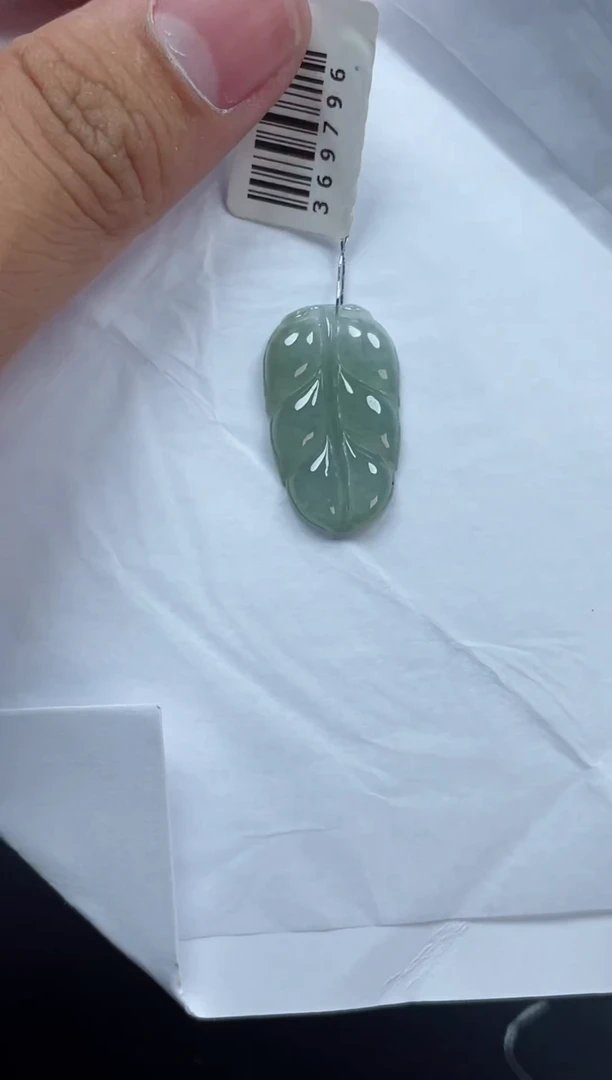 翡翠未镶嵌颈饰107