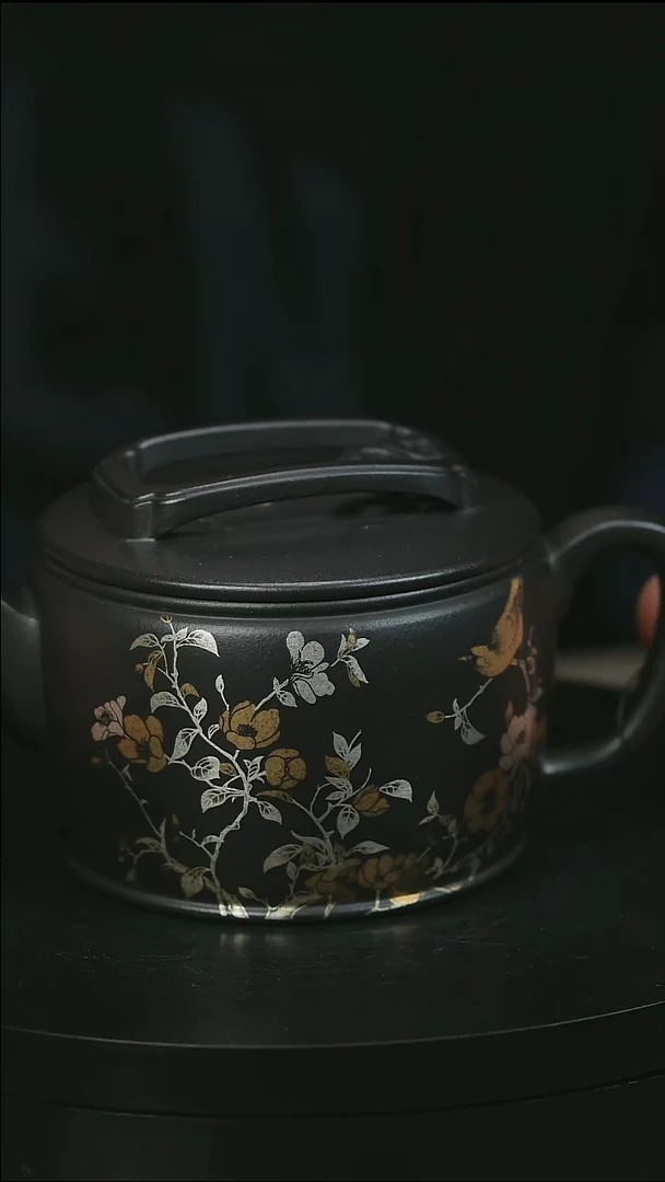 茶壶紫砂用****1H1568邵建东君子兰描银汉瓦