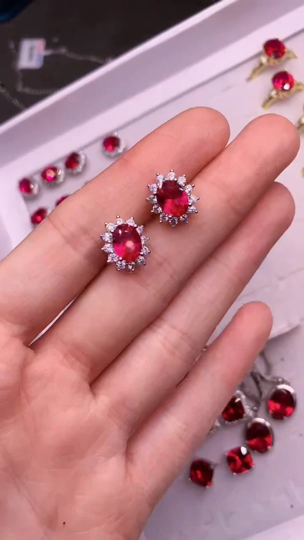 【闪购商品】红宝石耳饰银S925镶嵌......