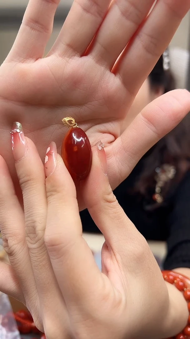 【闪购商品】南红玛瑙吊坠18K金镶嵌/YK