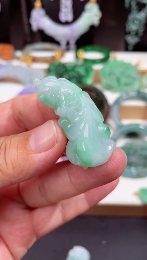 颈饰未镶嵌翡翠吊坠