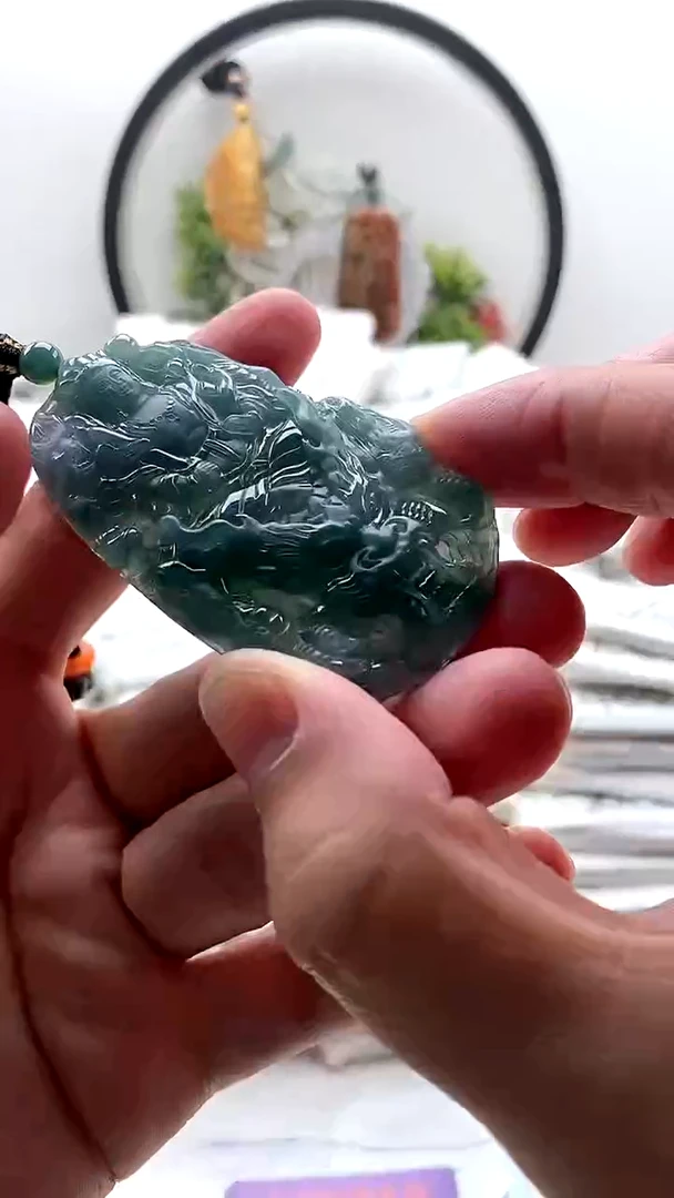 颈饰未镶嵌翡翠虚空藏