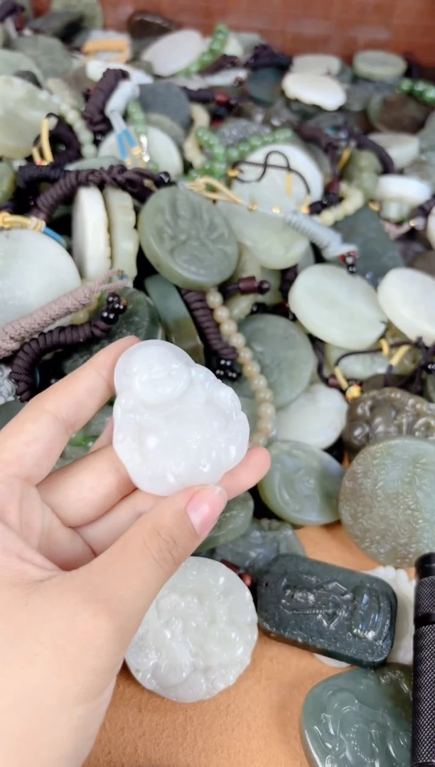 和田玉未镶嵌颈饰1