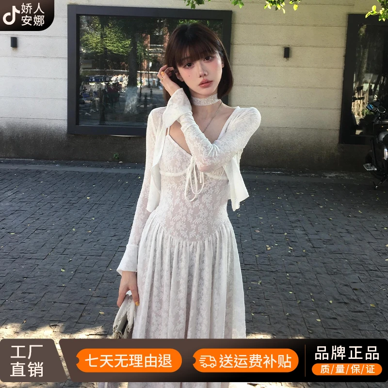 白色吊带碎花连衣裙子女装夏季新款温柔法式气质海边度假长裙套装