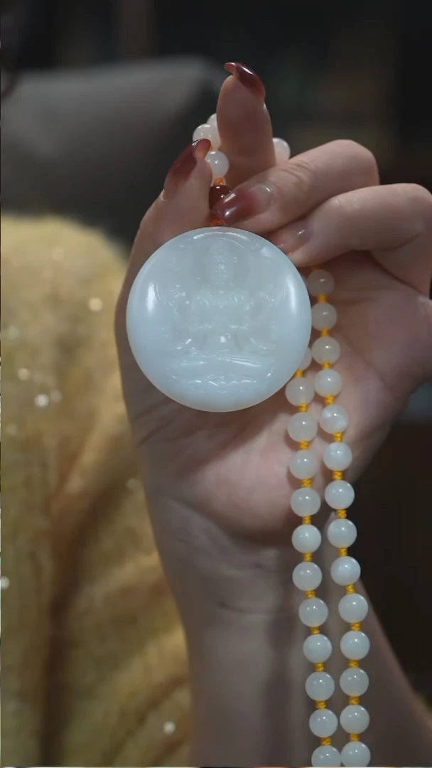 颈饰未镶嵌和田玉千手观音