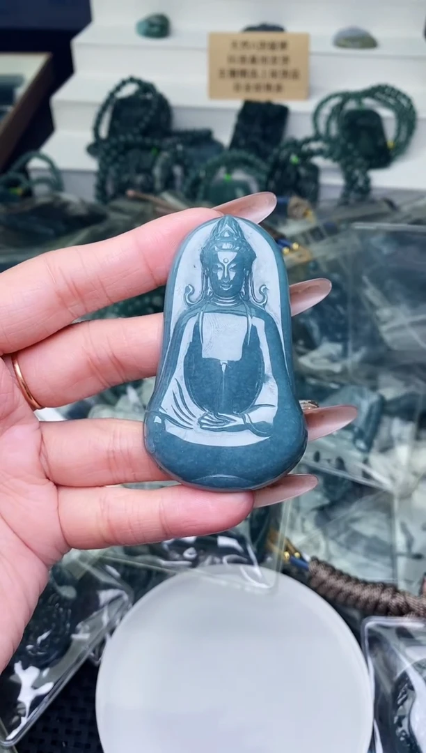 颈饰未镶嵌翡翠